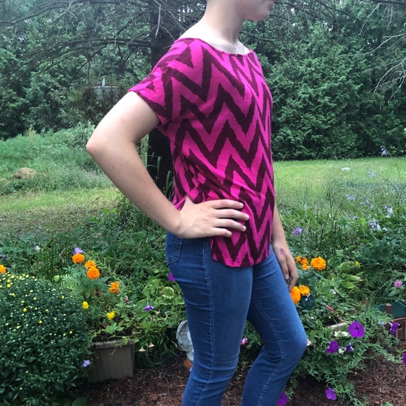 🛍$1 Add on item!🛍 Comfy hi-lo T-shirt. Medium - Picture 6 of 6